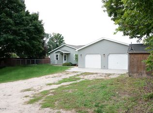 37 2nd St, Stanwood, MI 49346