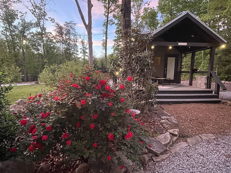 1st image of 318 Waters Edge Way