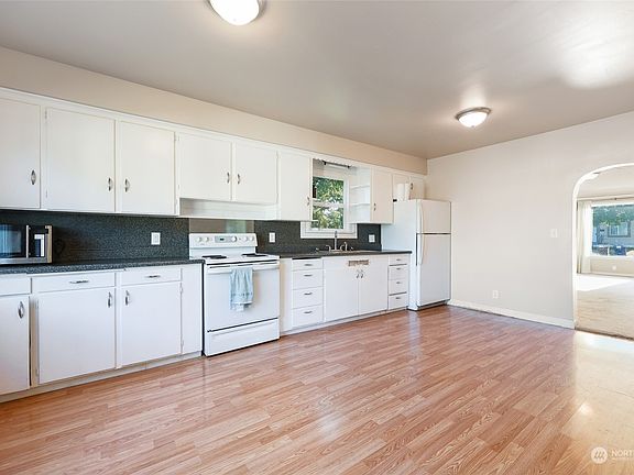 4th image of 5907 S Montgomery Street