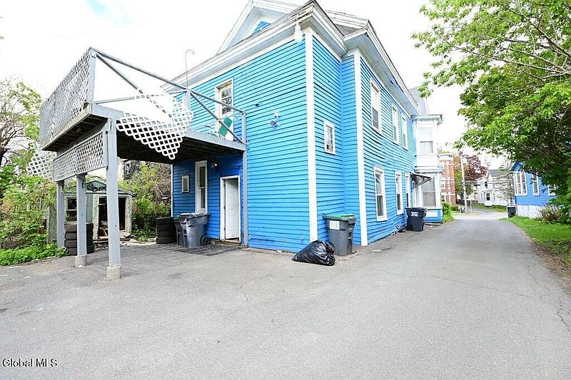 4th image of 70 Saratoga Avenue