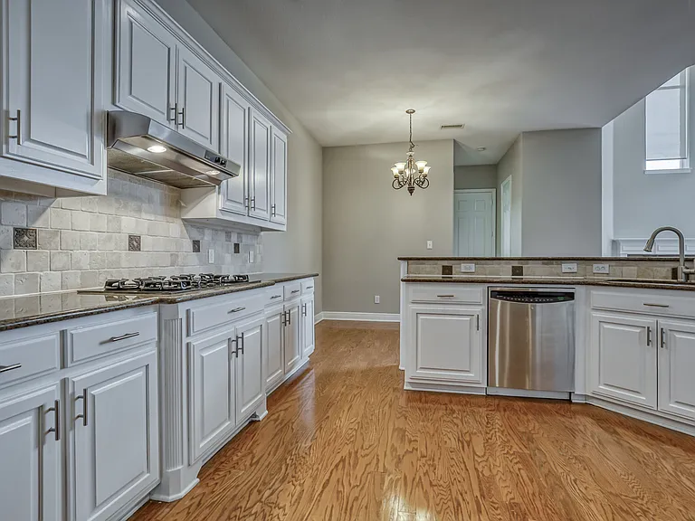6533 Riveredge Dr — Photo 29