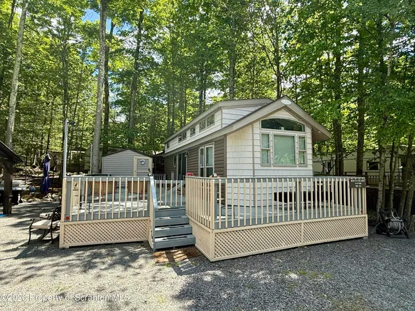 23 Woodland Dr, Gouldsboro, PA 18424