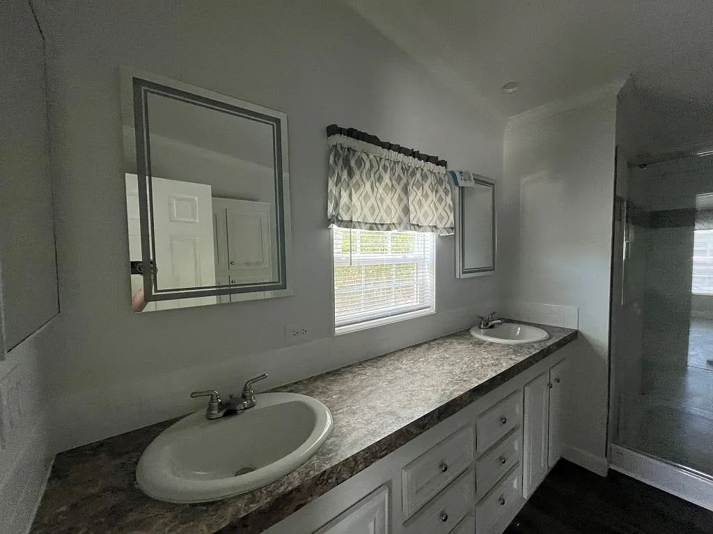4 bed, 2.0 bath, 1459 sqft, $1,599 — Photo 3