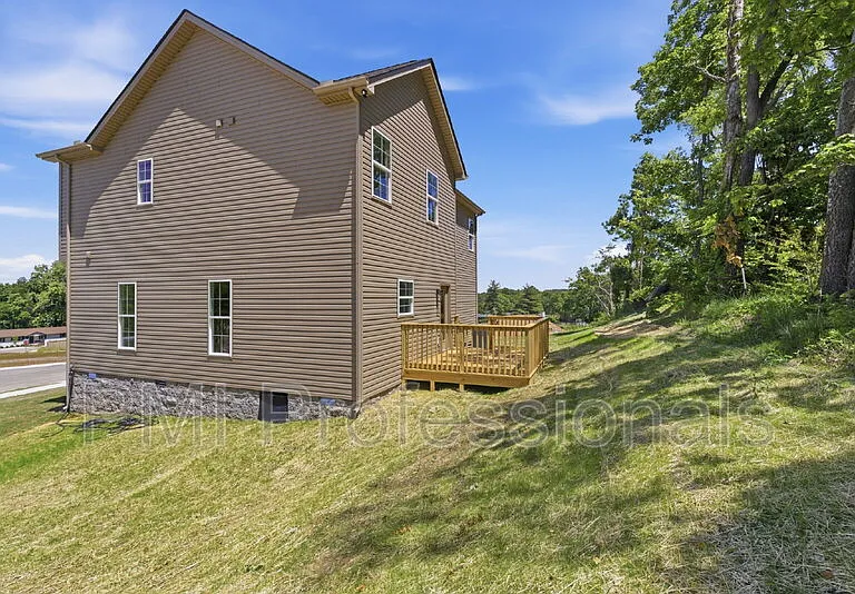 408 Legions Ct — Photo 27