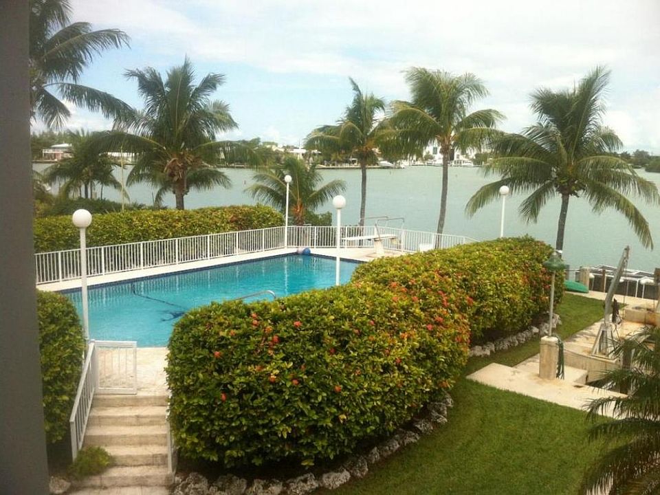 1st image of 940 Shelter Bay Dr