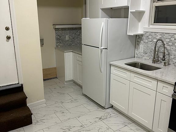 2nd image of 774 Summer Ave #2A
