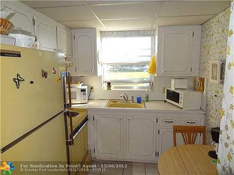3rd image of 17 Upminster A
