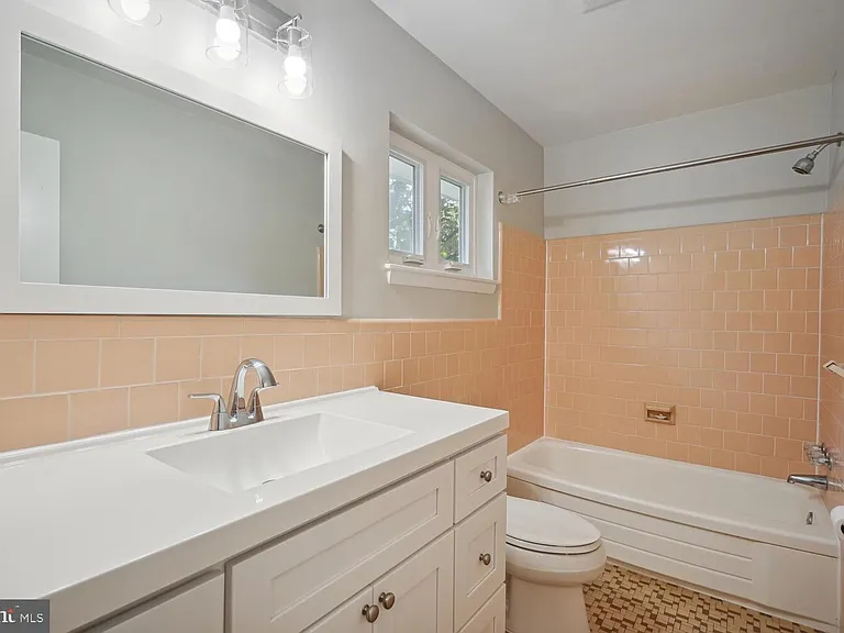1633 Warner Ave — Photo 8