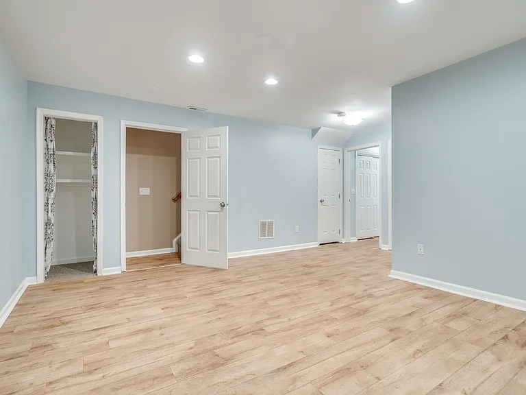 6412 Warren Point Ct — Photo 10