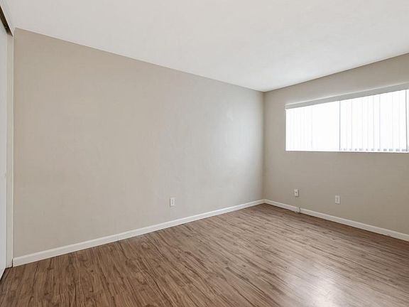 4th image of 4033 Iowa St APT 4