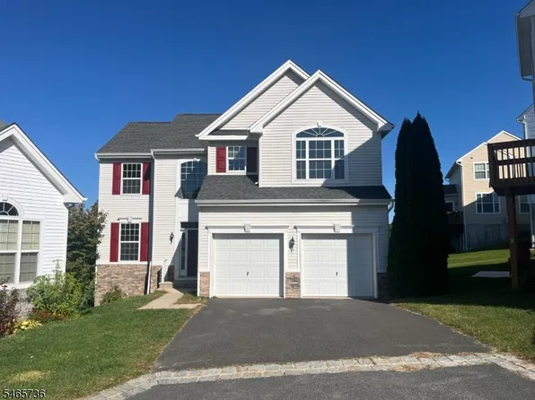 275 Winding Hill Dr, Hackettstown, NJ 07840