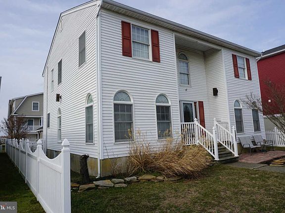 2nd image of 3208 Bay Ave