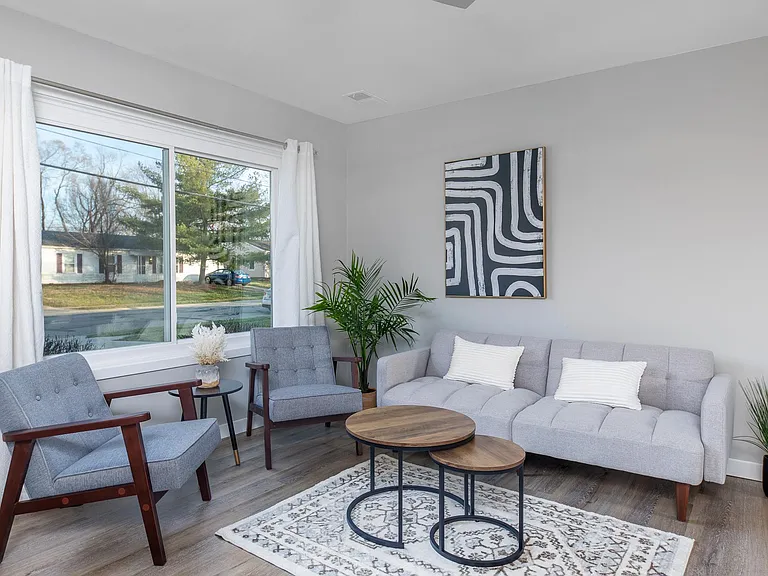 1021 Olympia Dr — Photo 1