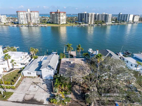 715 BAY ESPLANADE, CLEARWATER BEACH, FL 33767