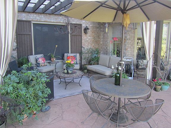 Additional seating area