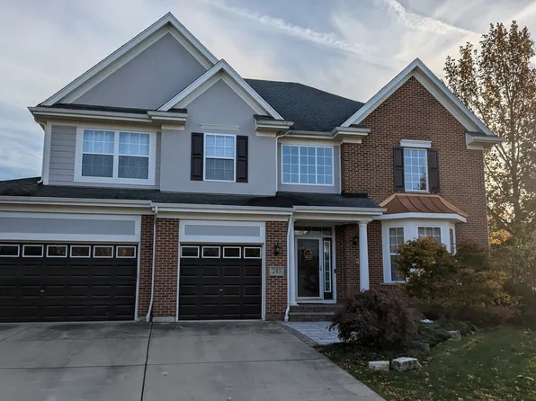 243 Colonial Dr, Vernon Hills, IL 60061