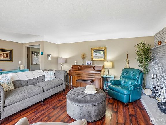4th image of 3206 NE 49th Street