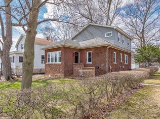 328 N Summit Ave, Villa Park, IL 60181