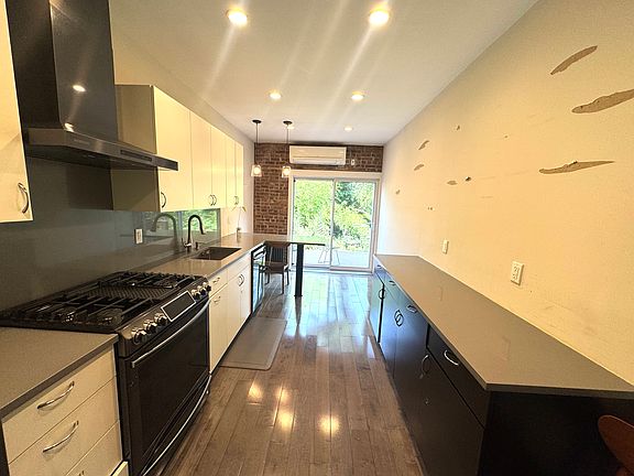 5th image of 14-01 26th Ave #1