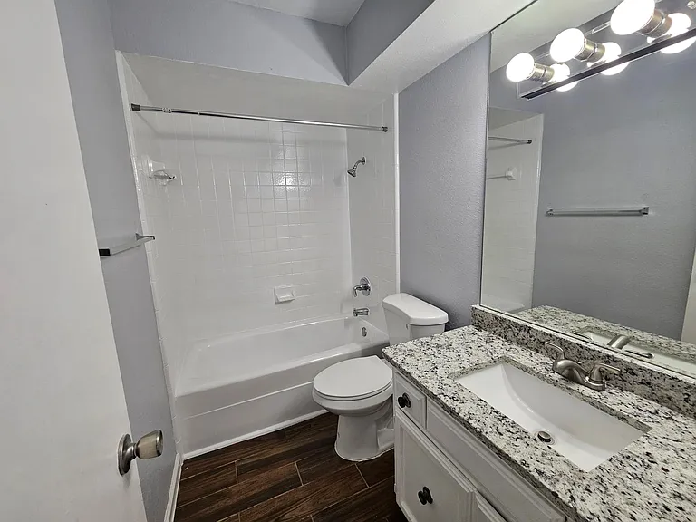 4008 Towngate Blvd — Photo 10