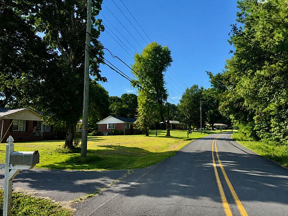 4th image of 296 Goodwin Dr