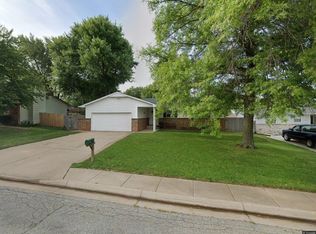 1506 N Rockwood Blvd, Mulvane, KS 67110
