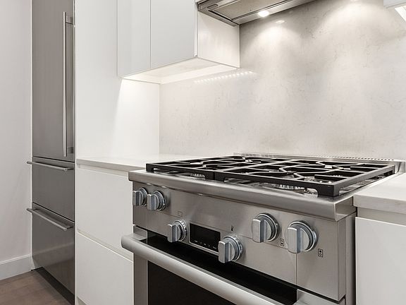 4th image of 111 W 67th St APT 43F