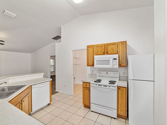 3rd image of 2714 NE 27th St