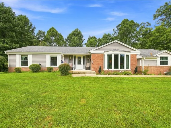 145 W Lake St, Washington, WV 26181