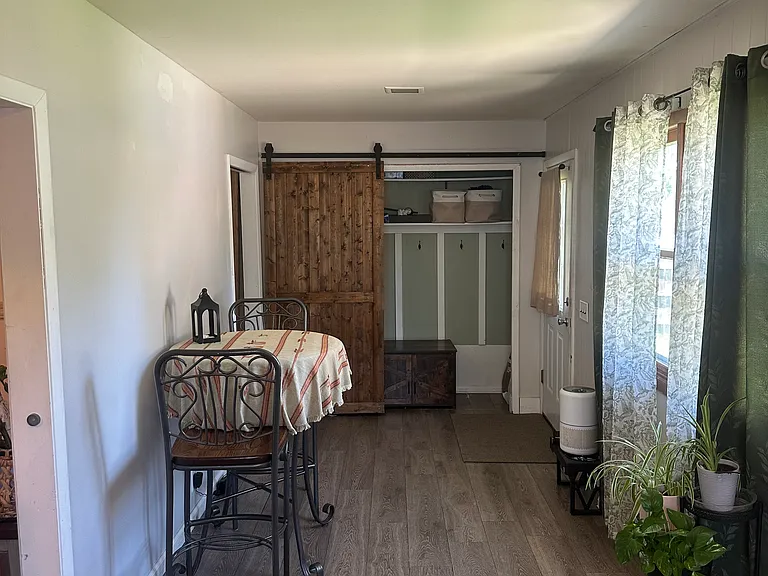 1817 Ivy Ln — Photo 7