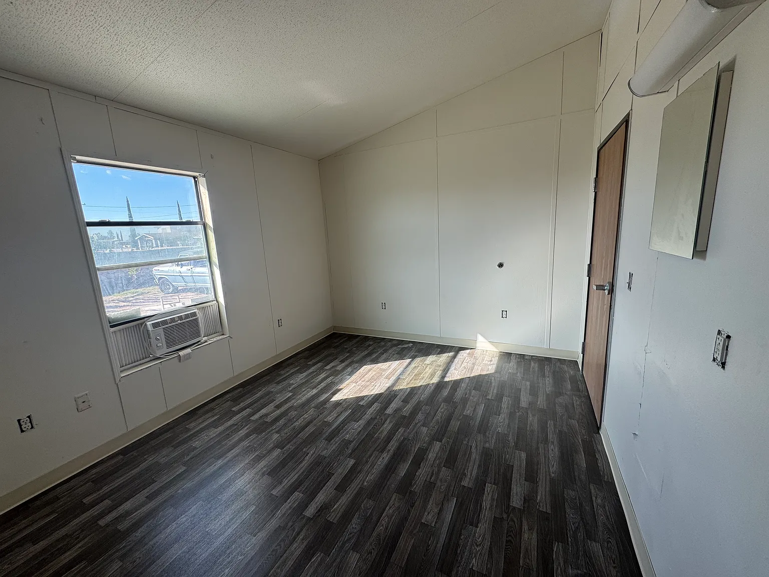 4 bed, 1800 sqft, $1,300 — Photo 3