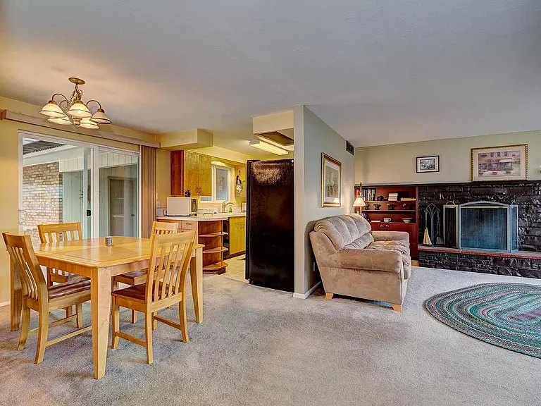 3411 W Hillcrest Dr — Photo 7
