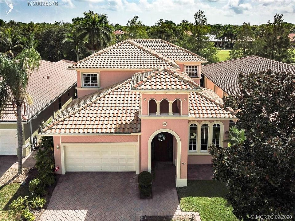 1st image of 747 SW Pebble Ln