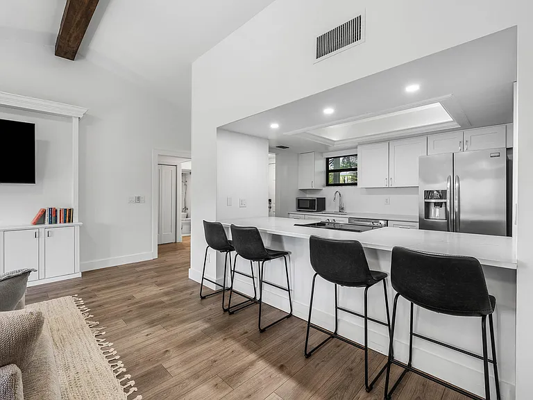 11863 Wimbledon Cir #504 — Photo 9