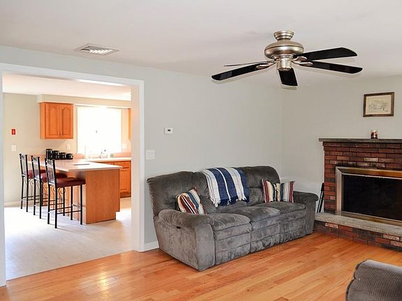 3rd image of 34 Bates Park Ave