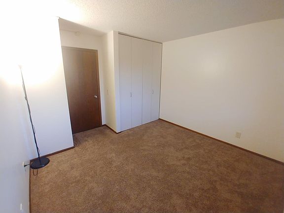 2nd image of 2420 Como Ave SE
