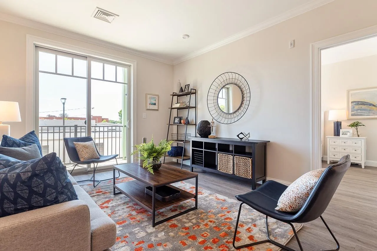 1 bed, 733 sqft, $2,700 — Photo 3