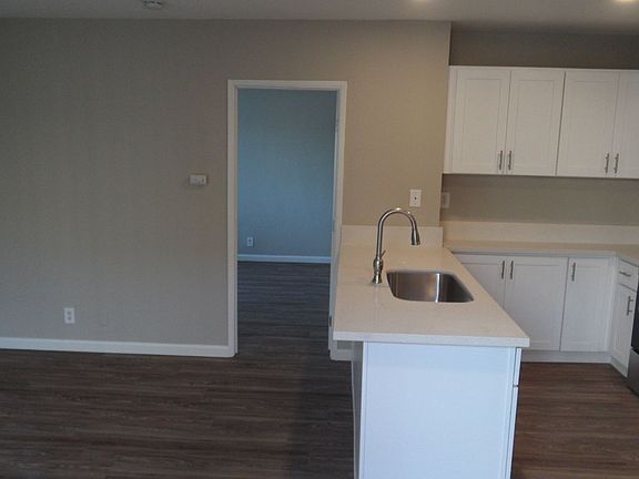 2nd image of 530 E 14th St APT 1