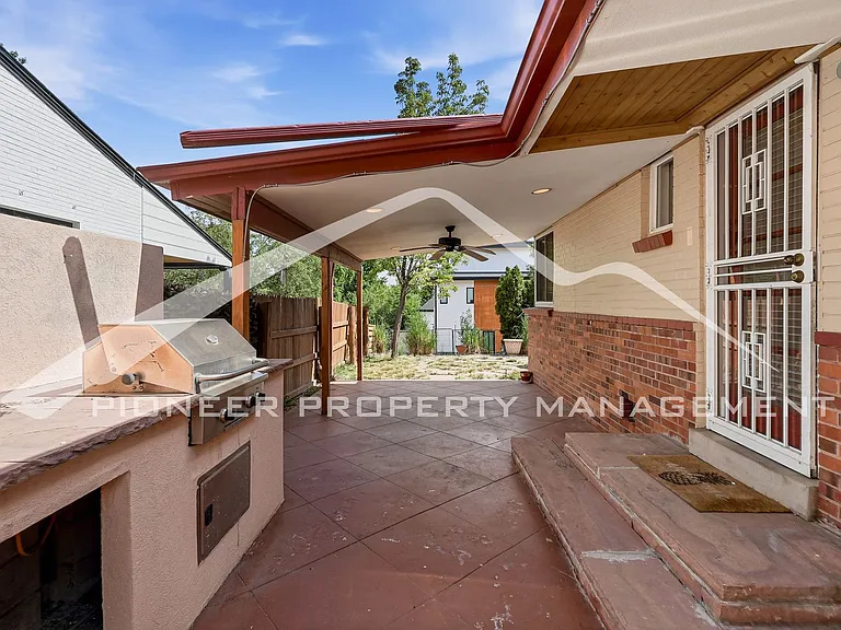 4215 W Byron Pl — Photo 29