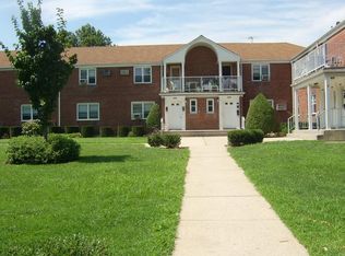 6757 224th St, Oakland Gardens, NY 11364
