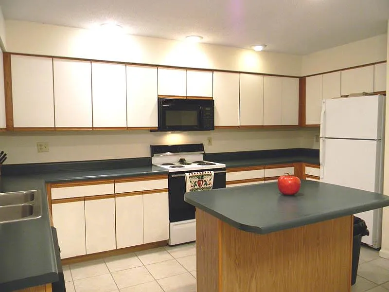 2 bed, 1107 sqft, $1,300 — Photo 4
