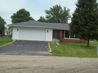 409 Red Oak Rd, Walnut, IL 61376