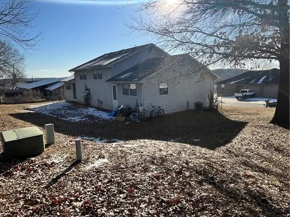 817 Walnut Dr, Warsaw, MO 65355