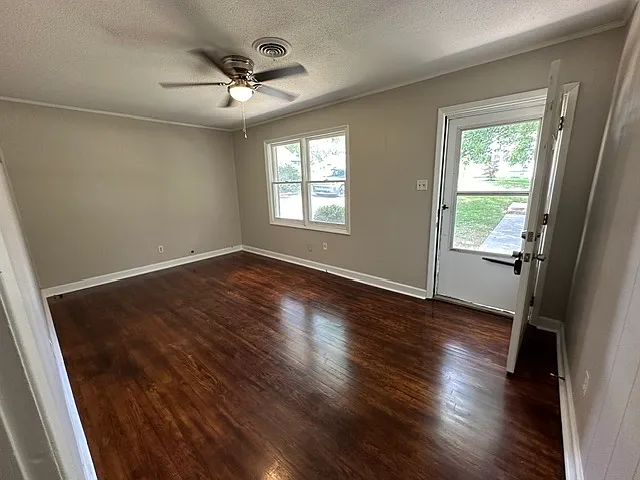 3 bed, 1320 sqft, $1,500 — Photo 3