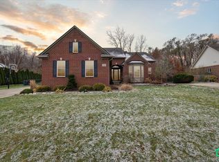 27219 Celtic Dr, Flat Rock, MI 48134