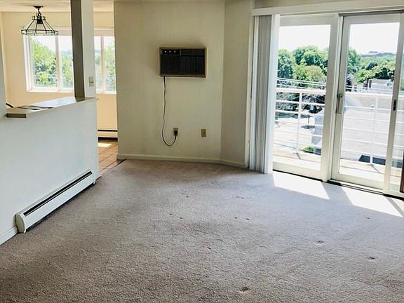 5th image of 410 Washington St APT 22
