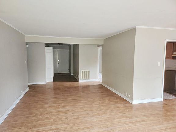 2nd image of 365 Waverly St