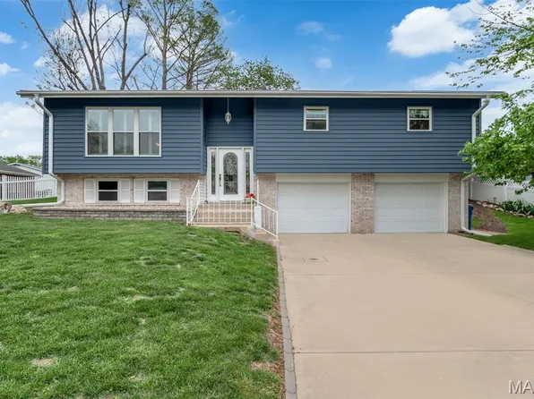 820 Treadway Ave, Saint Charles, MO 63301