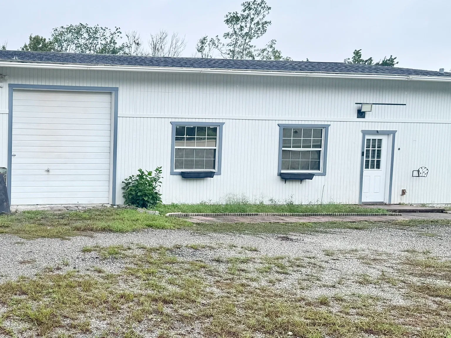 1901 Poppy Ln — Photo 2