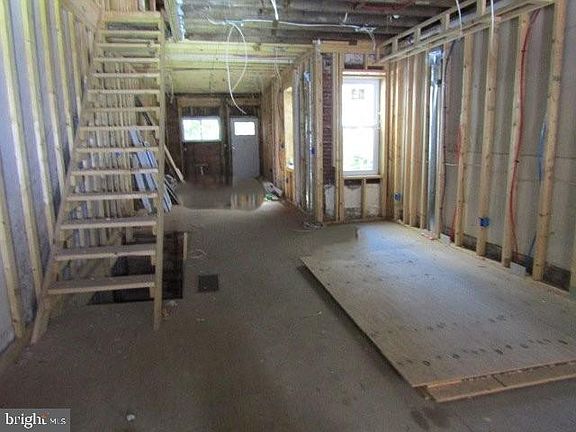 4th image of 829 N 39th St